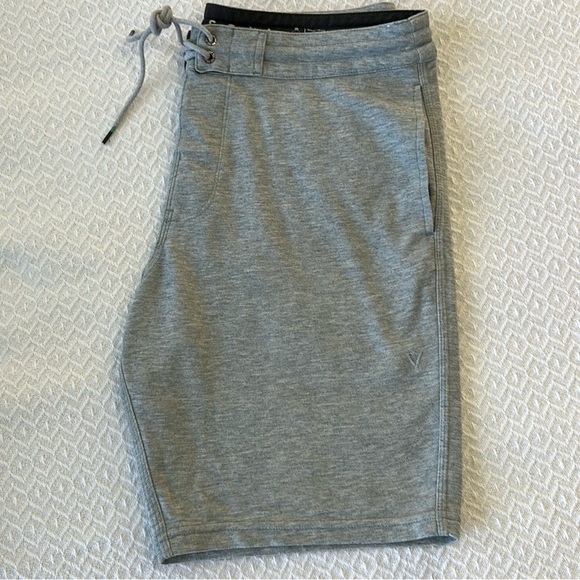 VISSLA Grey Shorts - Picture 1 of 5